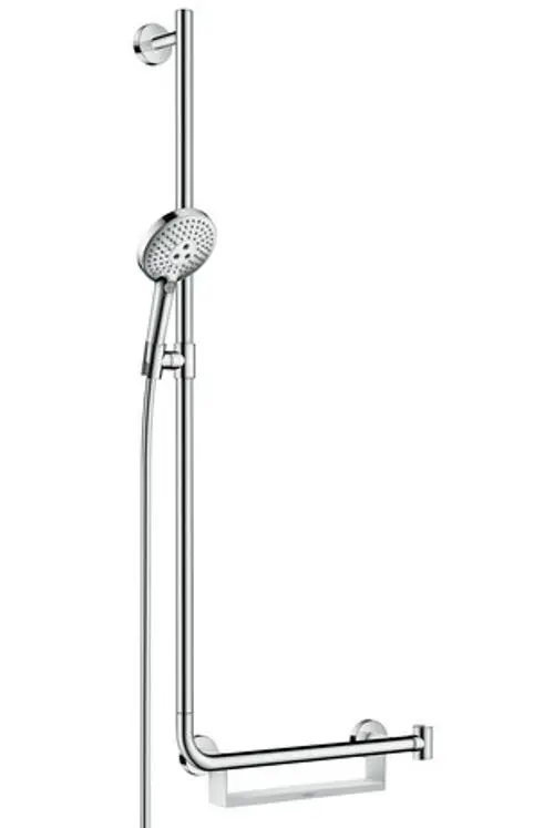 Hansgrohe Brauseset mit einer Wandstange und Handbrause, angebracht an einer senkrechten Halterung. Die Oberfläche ist verchromt.